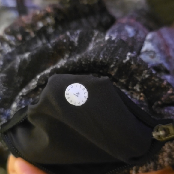 Lululemon Peloton tracker 4" shorts size 4 - Picture 3 of 6